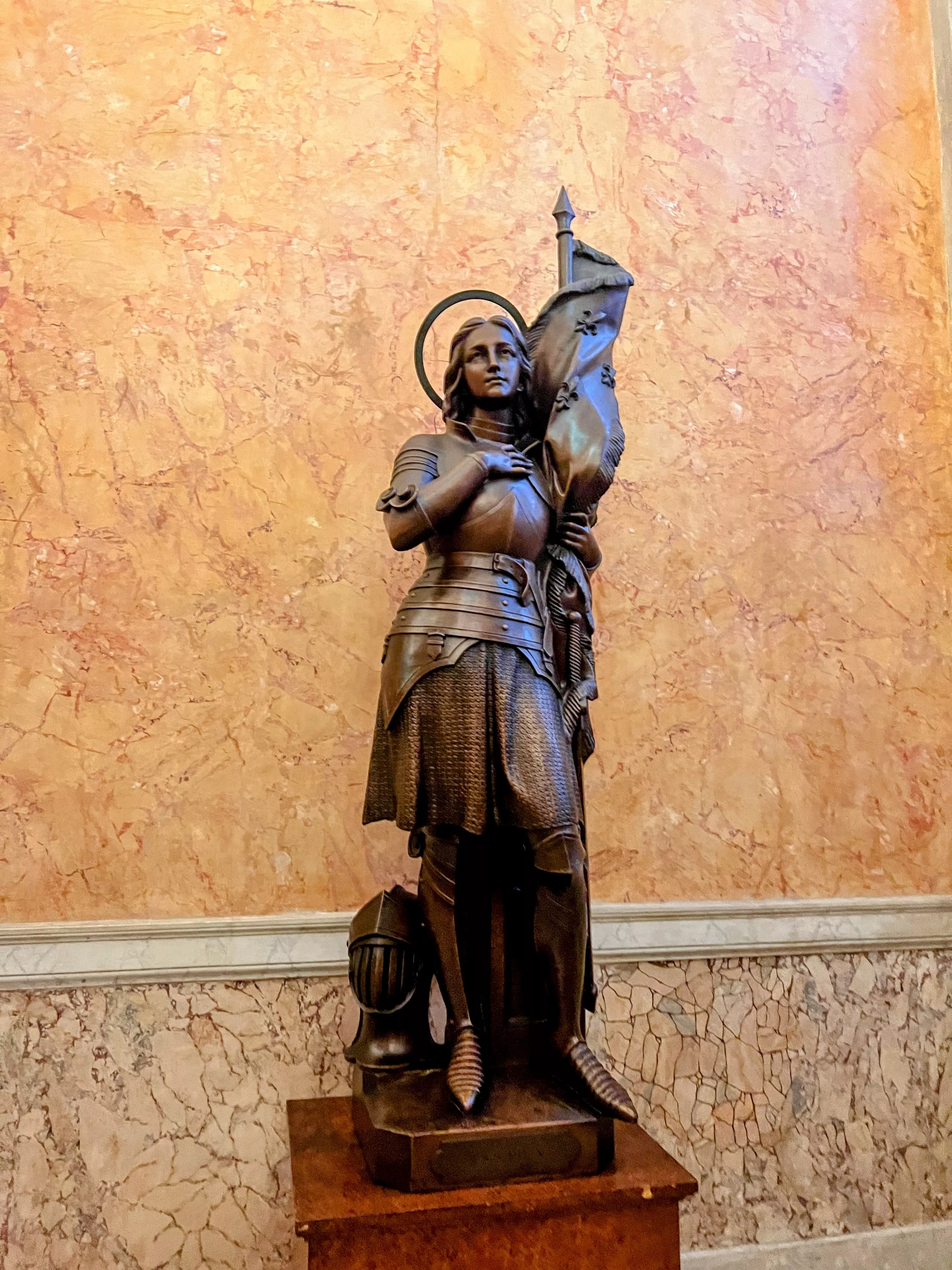St. Joan of Arc statue in the Apostolic Palace (Vatican City). Foto by Lennon Caranzo